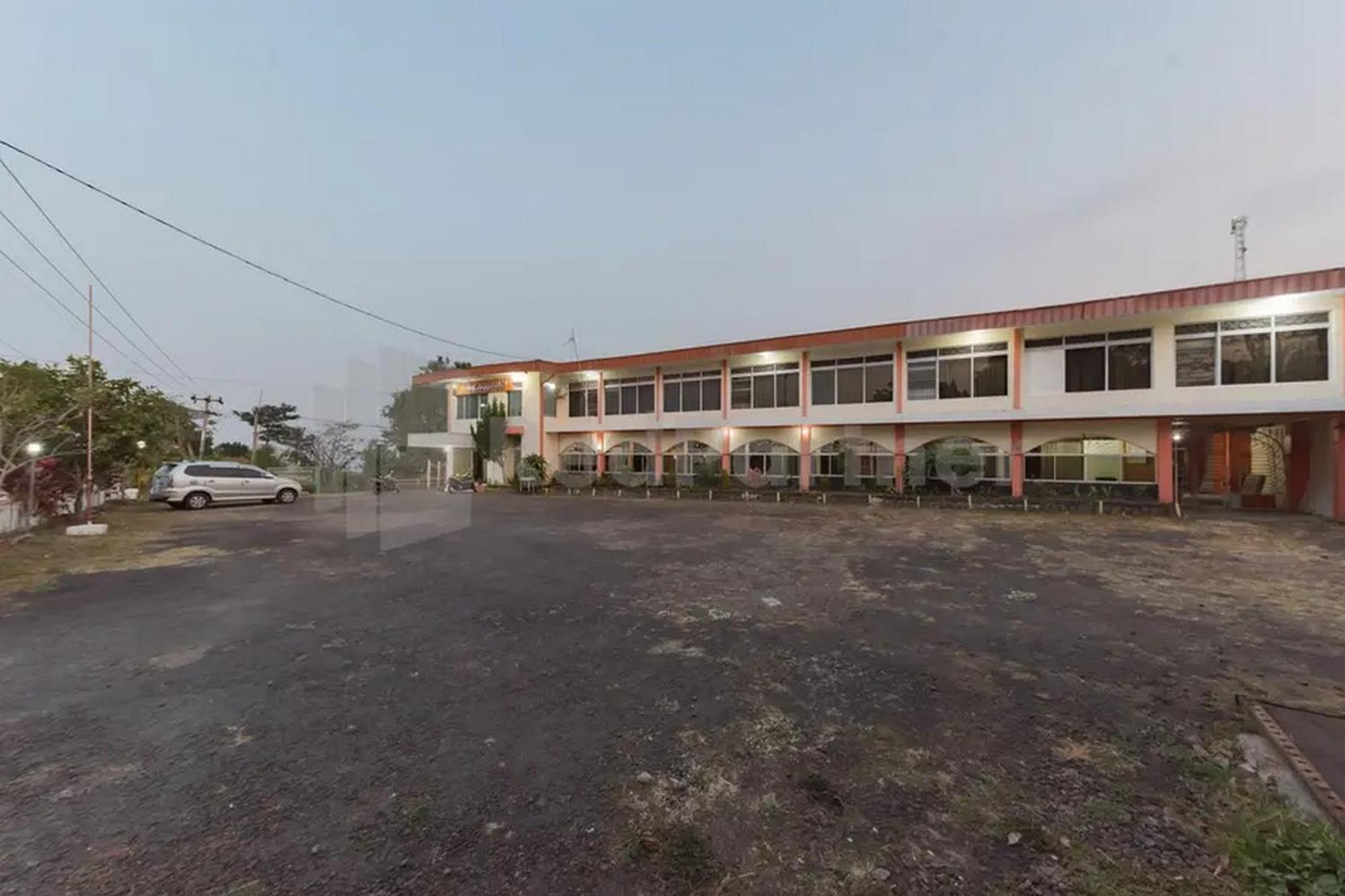 Hotel Linggarjati Near Natural Park Twa Linggarjati Exterior photo