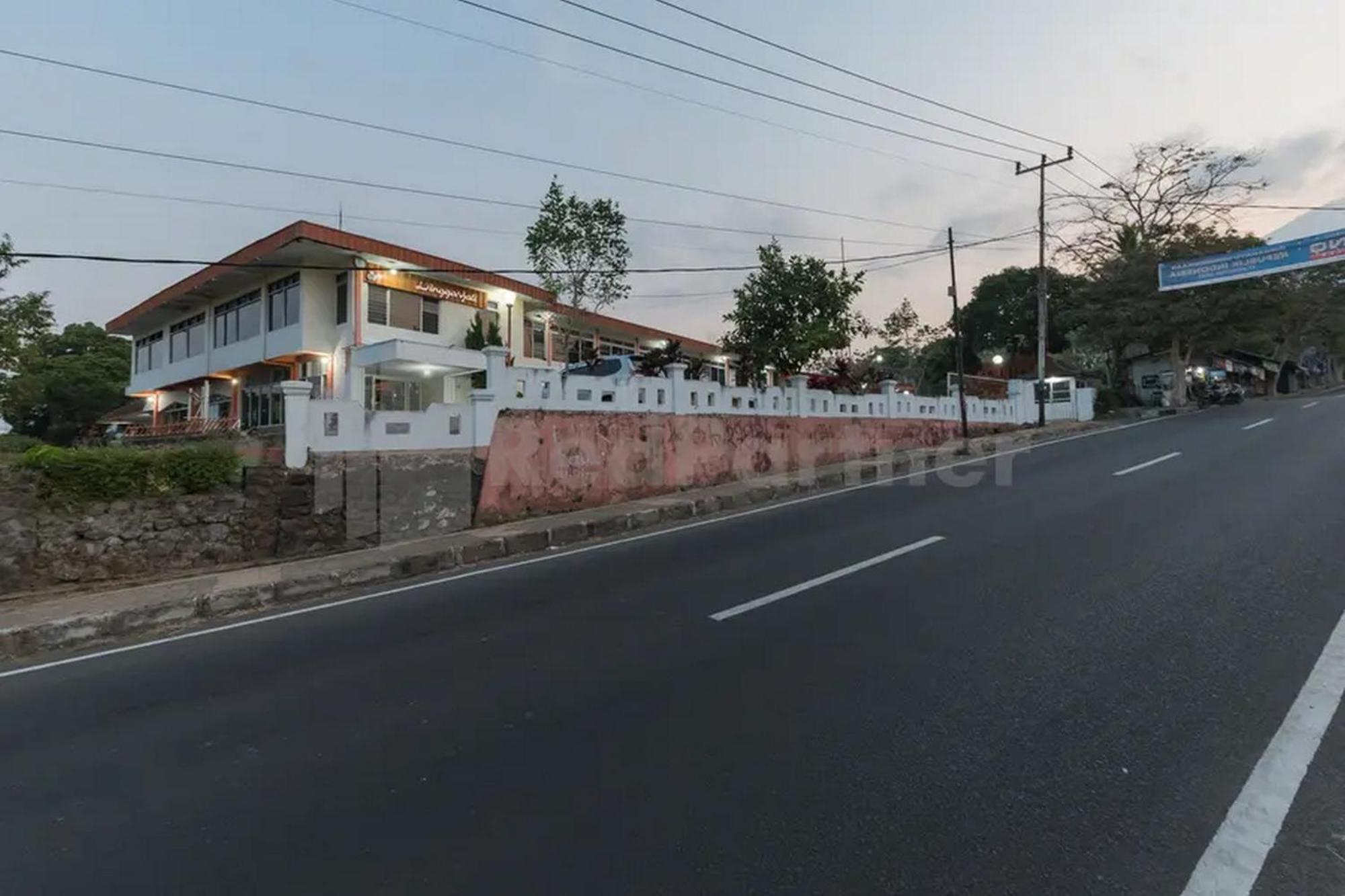Hotel Linggarjati Near Natural Park Twa Linggarjati Exterior photo